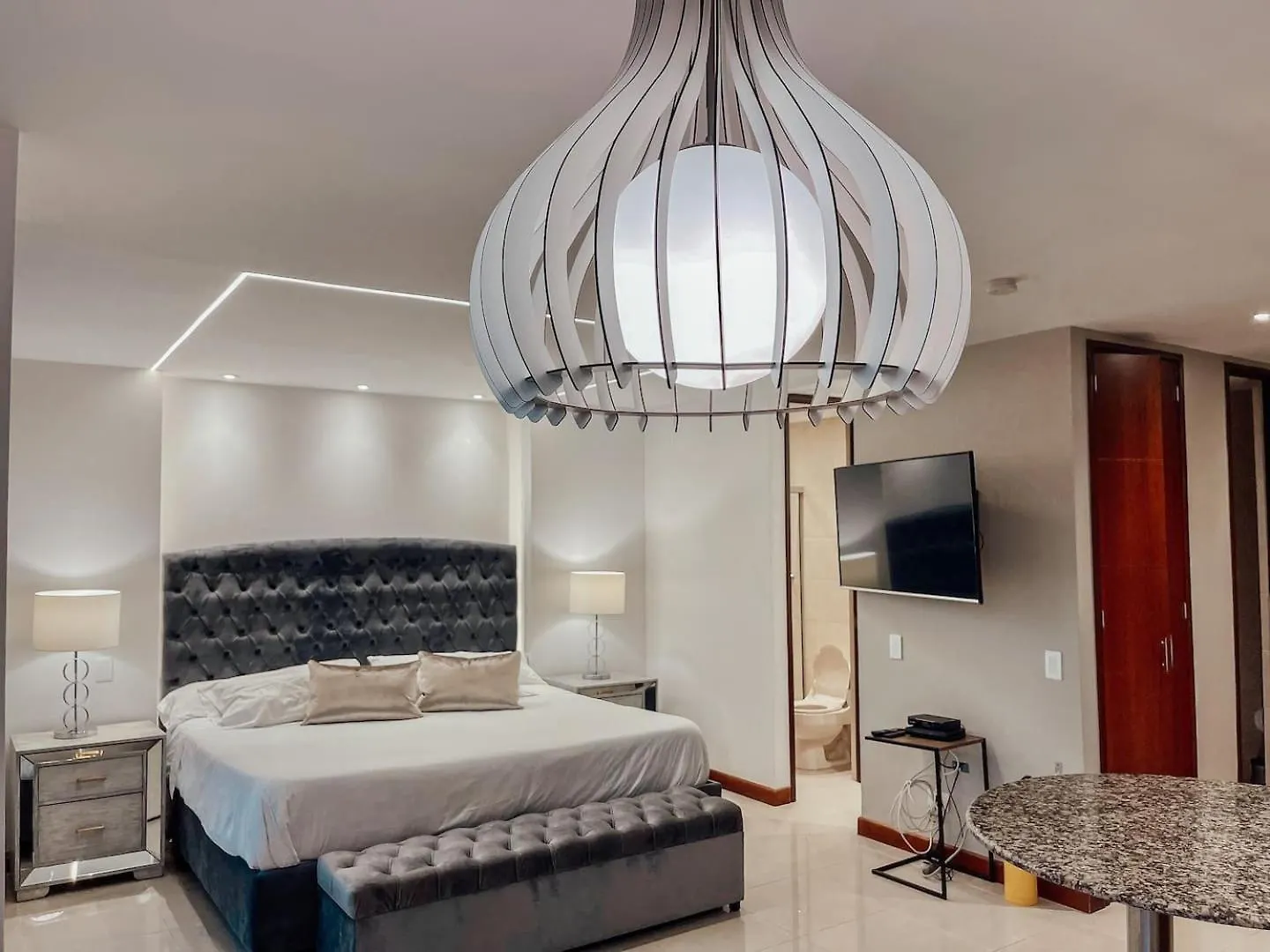 Luxury 1 Bedroom With Pool & Gym Close Provenza 메딜린 아파트